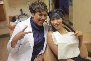 Read more about the article CARDI B’S DENTIST SAYS INTERNET TROLLING ABOUT HER TEETH ‘BOTHERED’ HER